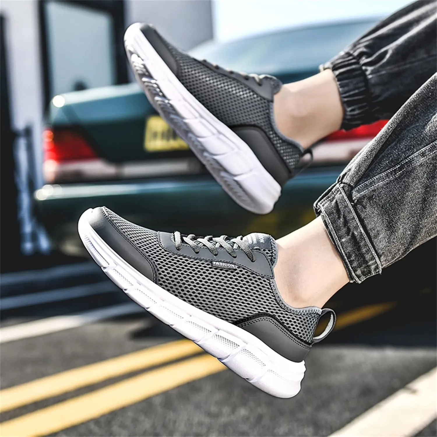 Fashion Spring and Summer Men Sports Shoes Flat Lightweight Mesh Breathable Lace Up Solid Color Casual Sneaker Men