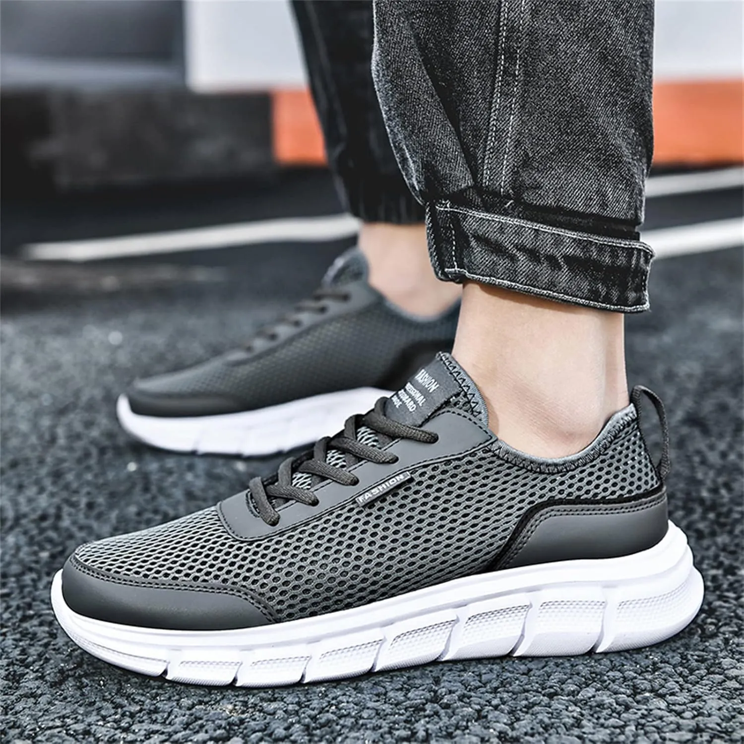 Fashion Spring and Summer Men Sports Shoes Flat Lightweight Mesh Breathable Lace Up Solid Color Casual Sneaker Men