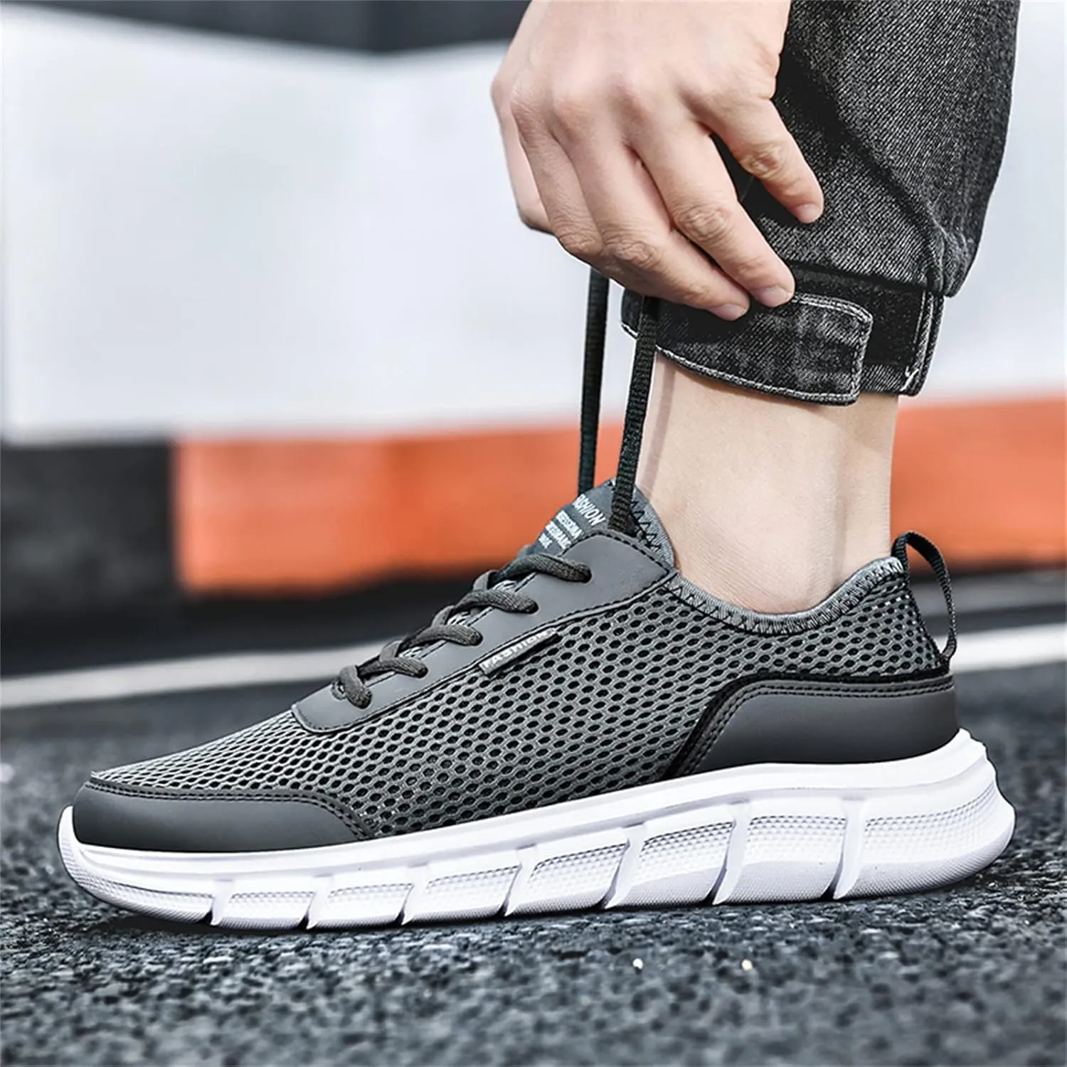 Fashion Spring and Summer Men Sports Shoes Flat Lightweight Mesh Breathable Lace Up Solid Color Casual Sneaker Men