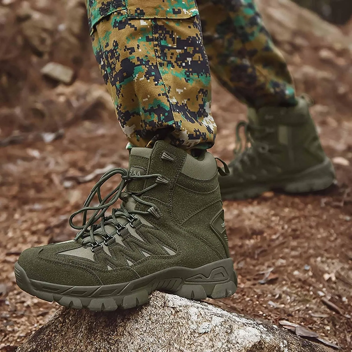 Lightweight Military Boots, Durable Army Combat Boots with Sports Socks Outdoor Army Hunting Jungle Hiking Boots Men's Military Tactical Boots