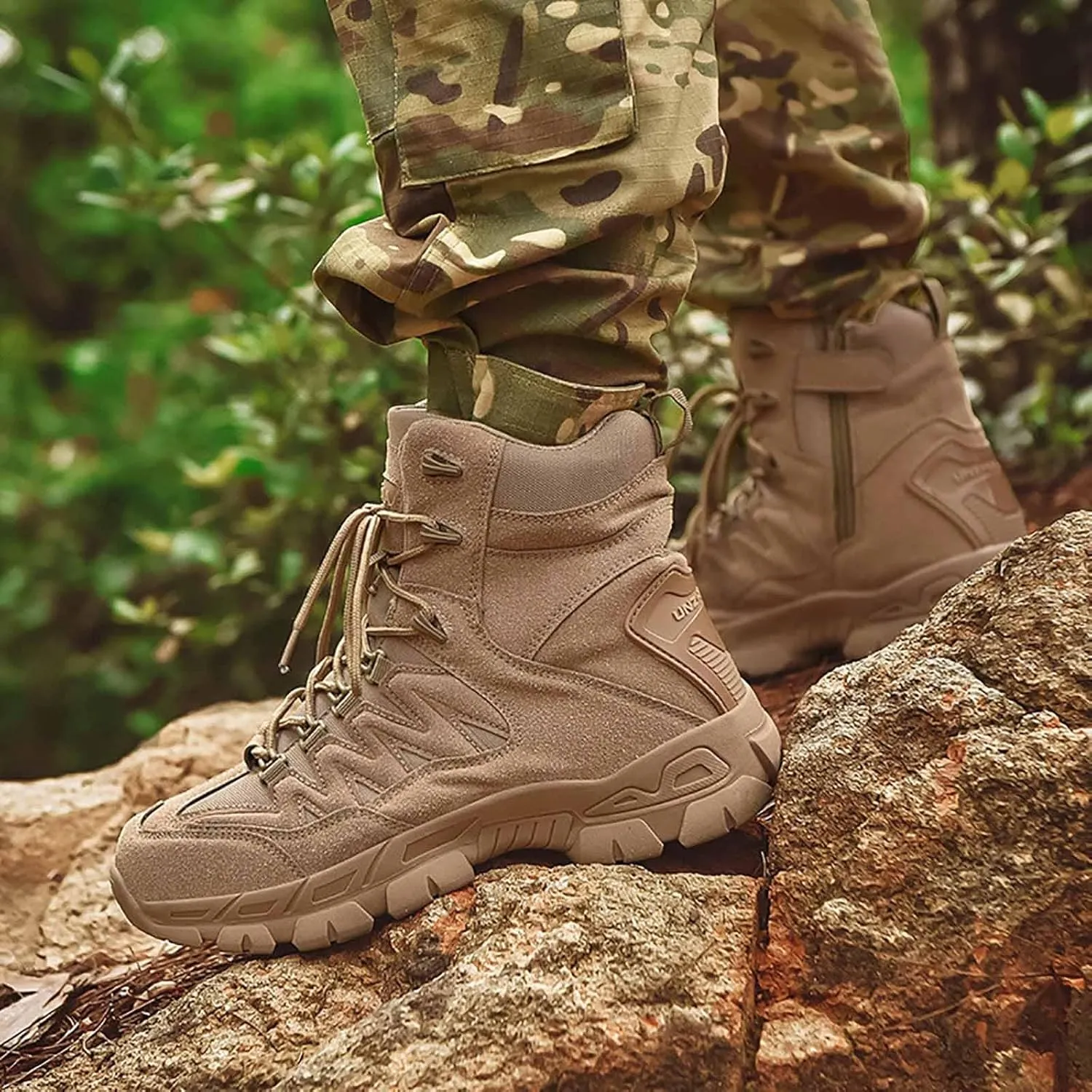 Lightweight Military Boots, Durable Army Combat Boots with Sports Socks Outdoor Army Hunting Jungle Hiking Boots Men's Military Tactical Boots