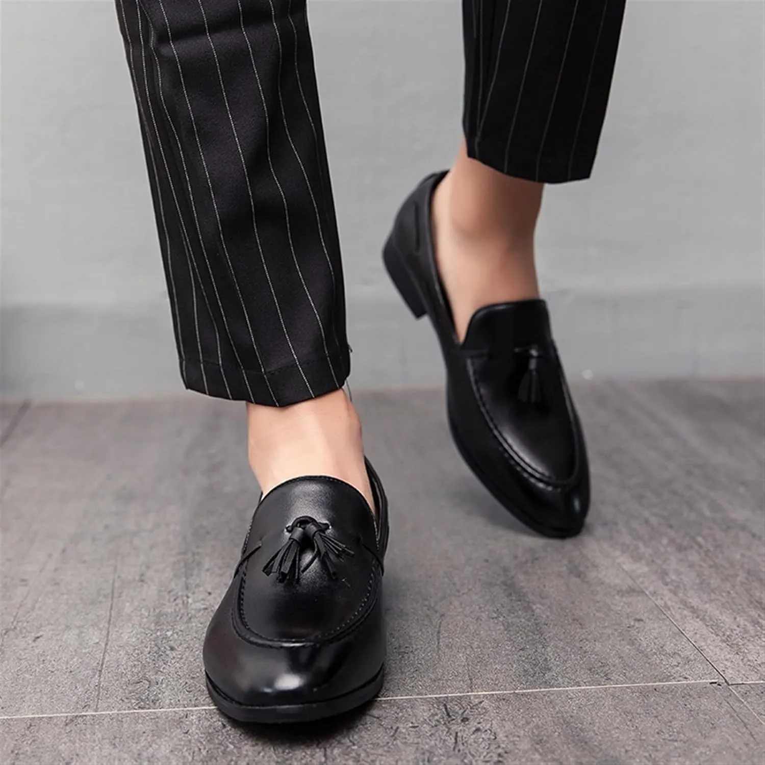 Men's Driving Moccasins - Breathable Tassel Loafers with Anti-Slip Sole, Flexible Fit, Lightweight Design for Walking and Casual Wear