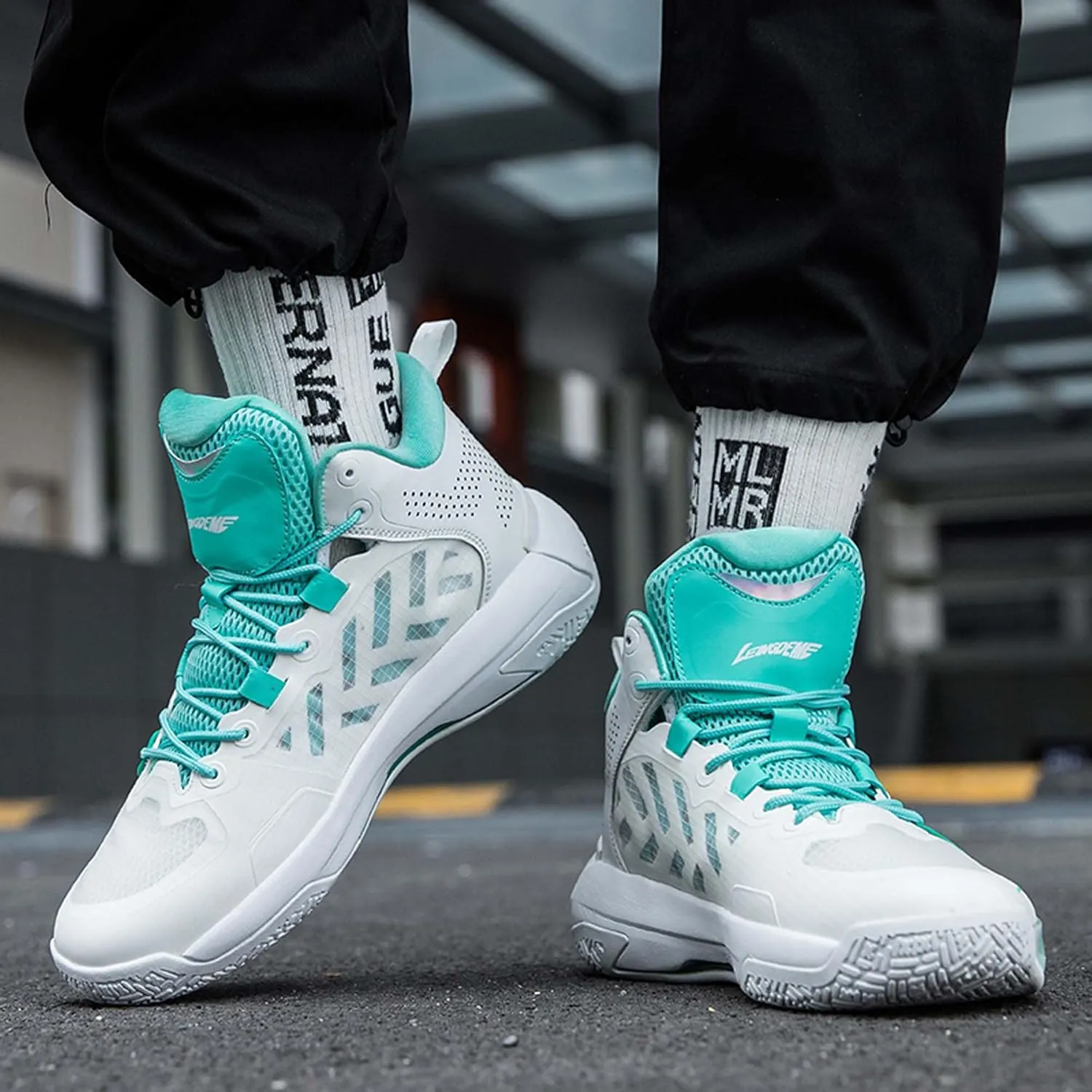 Men's Fashion Basketball Shoes Sneakers Women's High Top Breathable Tennis Running Shoes Comfortable Non-Slip Arch Support Team Training Shoes