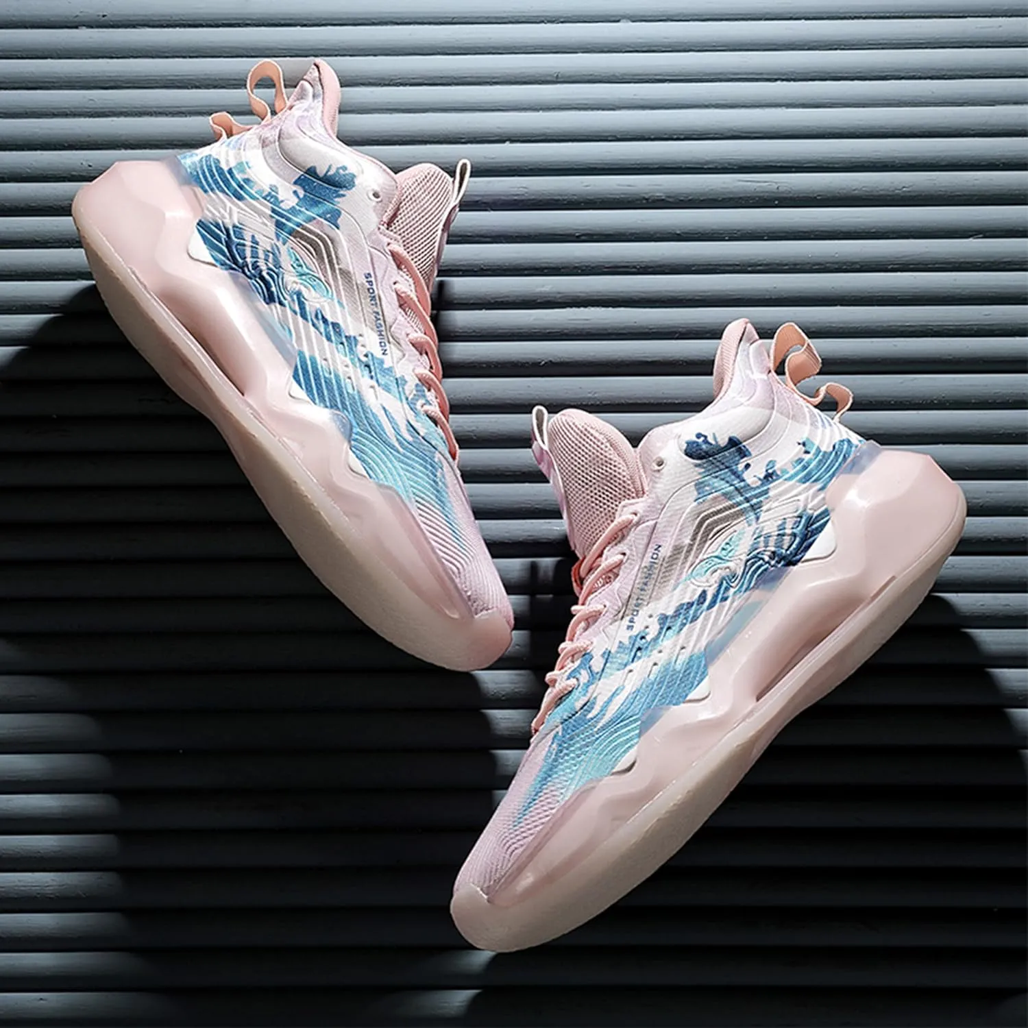 Men's High-Top Basketball ShoesWear-Resistant and Anti-Slip Soles Running Shoes Graffiti Design Fashionable Sports Shoes