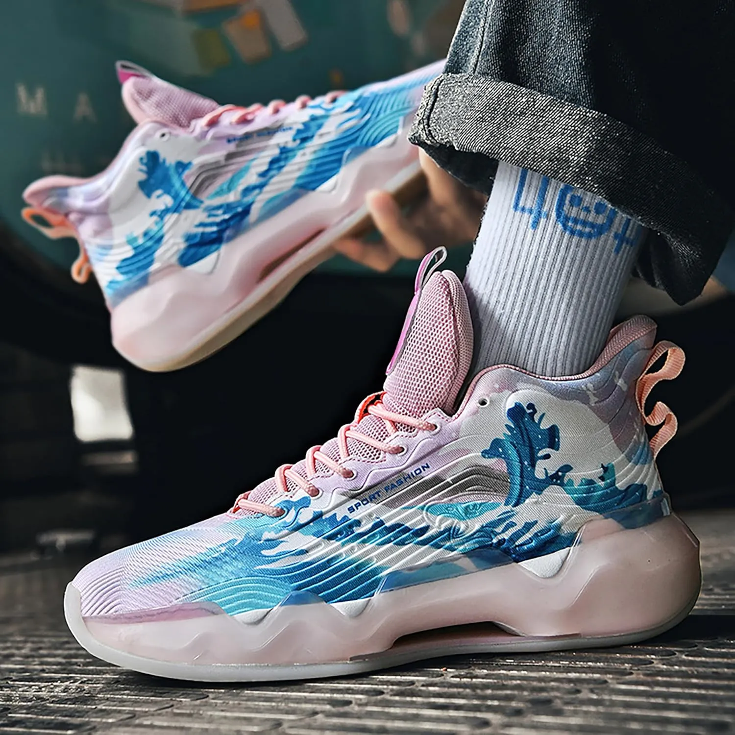 Men's High-Top Basketball ShoesWear-Resistant and Anti-Slip Soles Running Shoes Graffiti Design Fashionable Sports Shoes