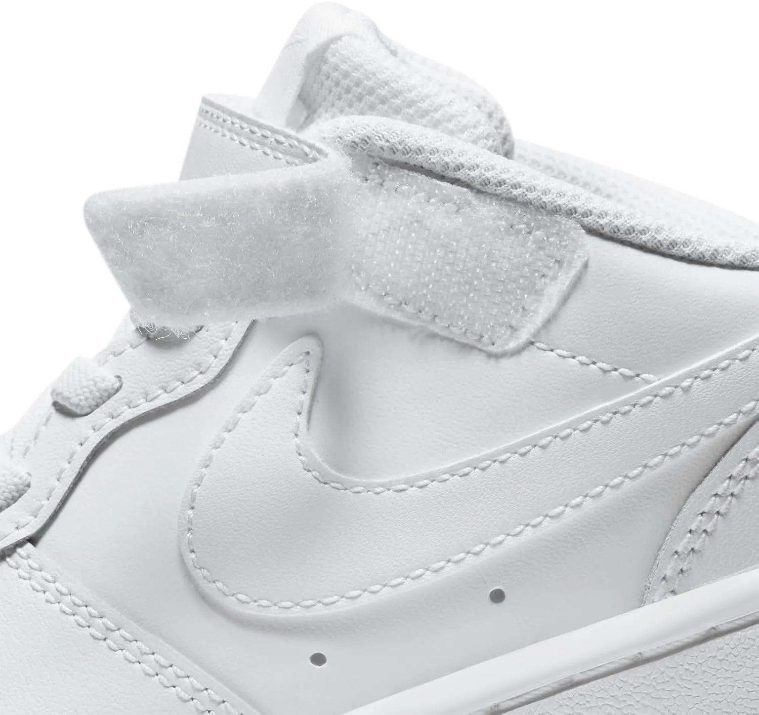 NIKE Boy's Low Top Sneakers, 28 EU
