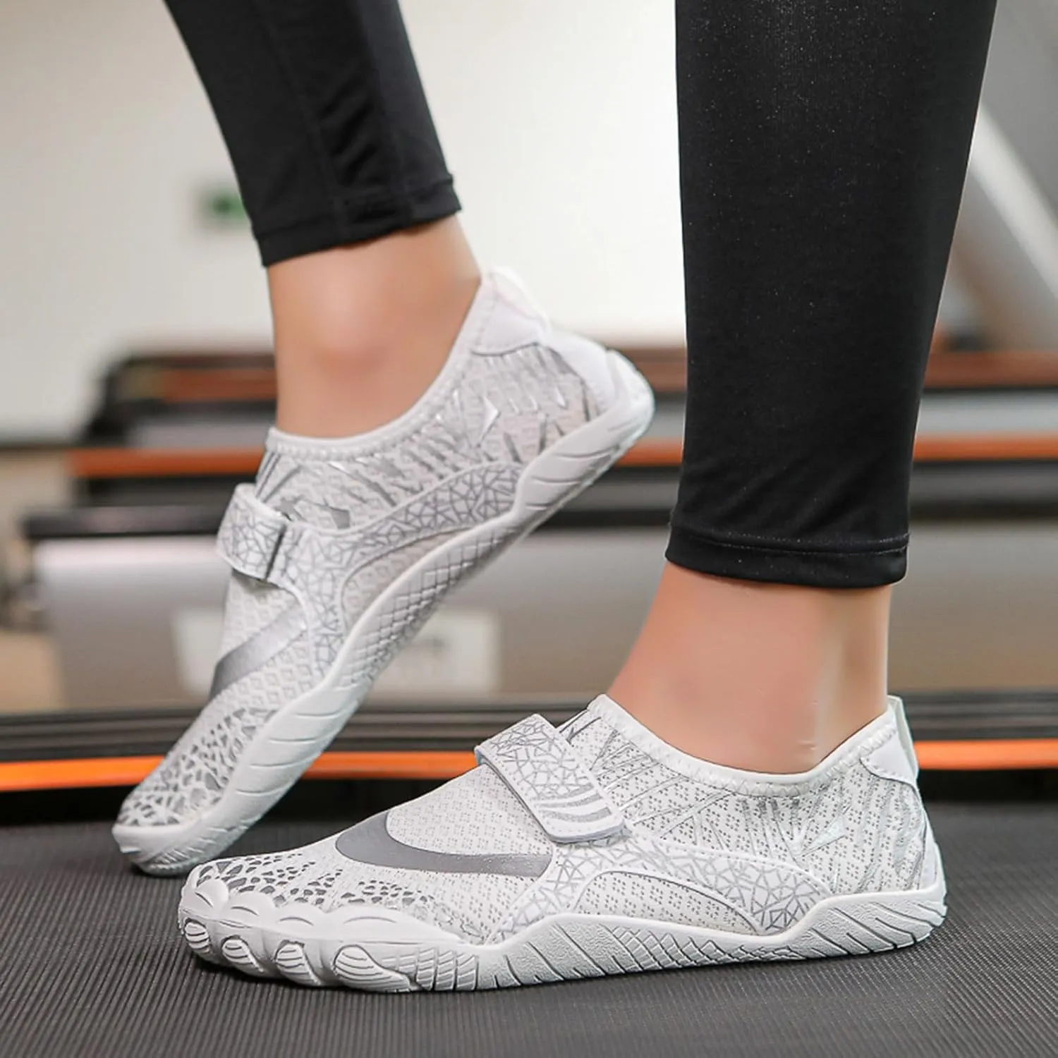 Water Sports Shoes Quick-Dry,Aqua House Sports Socks for Men and Women Couples Slip On Elastic Casual Sneakers Men and Women Non Slip Wading Diving Shoes Room Beach Snorkeling Barefoot Waer